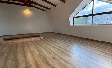 SE VENDE REMODELADA CASA EN HUERTOS FAMILIARES