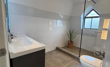 SE VENDE REMODELADA CASA EN HUERTOS FAMILIARES