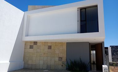 CASA EN VENTA EN LOMALTA TRES MARIAS MORELIA