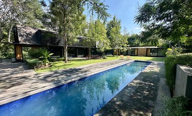 LAS CAÑADAS CASA EN VENTA PRECIOSA A CAMPO DE GOLF UNA SOLA PLANTA CON ALBERCA