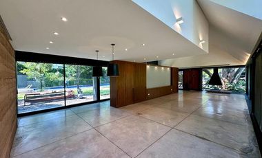 LAS CAÑADAS CASA EN VENTA PRECIOSA A CAMPO DE GOLF UNA SOLA PLANTA CON ALBERCA