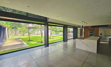 LAS CAÑADAS CASA EN VENTA PRECIOSA A CAMPO DE GOLF UNA SOLA PLANTA CON ALBERCA