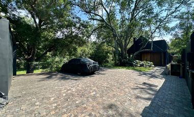 LAS CAÑADAS CASA EN VENTA PRECIOSA A CAMPO DE GOLF UNA SOLA PLANTA CON ALBERCA