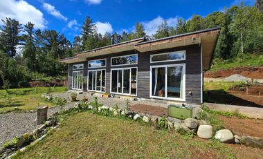 Hermosa Casa con Cabaña en Parcela — Altos de Piedra Blanca, Valdivia