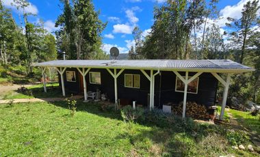 Hermosa Casa con Cabaña en Parcela — Altos de Piedra Blanca, Valdivia
