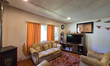 Hermosa Casa con Cabaña en Parcela — Altos de Piedra Blanca, Valdivia