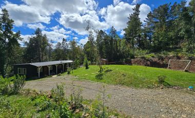 Hermosa Casa con Cabaña en Parcela — Altos de Piedra Blanca, Valdivia