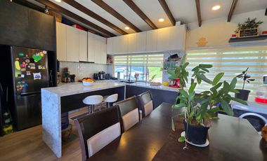 Hermosa Casa con Cabaña en Parcela — Altos de Piedra Blanca, Valdivia