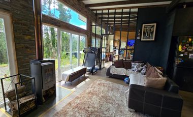 Hermosa Casa con Cabaña en Parcela — Altos de Piedra Blanca, Valdivia