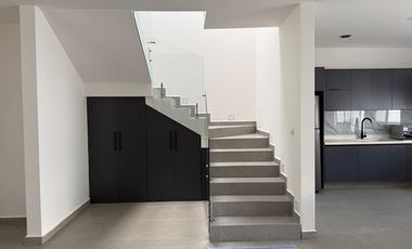 RENTA CASA AMUEBLADA MAYORAZGO RESIDENCIAL, DEL CARMEN, ZONA SUR, LEÓN, GTO.