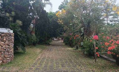 Rumah Vila ada Kolam