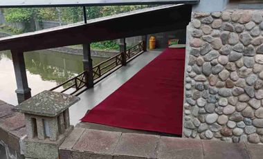 Rumah Vila ada Kolam