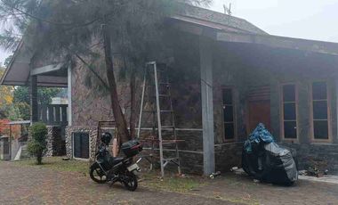 Rumah Vila ada Kolam