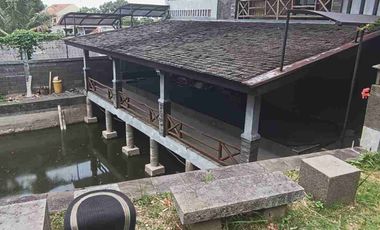 Rumah Vila ada Kolam