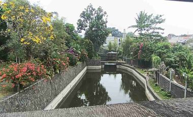 Rumah Vila ada Kolam