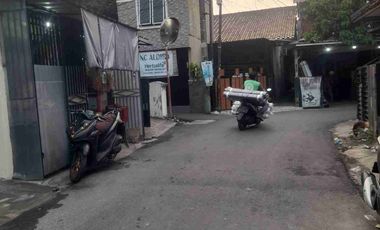 RUMAH SIAP HUNI BANGUNAN BARU DI PETUKANGAN UTARA PESANGGRAHAN JAKARTA SELATAN