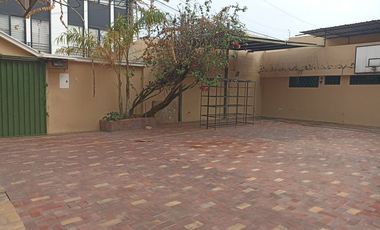 Alquiler de Casa 6 dormitorios, piscina, garaje en Kennedy Norte