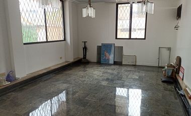 Alquiler de Casa 6 dormitorios, piscina, garaje en Kennedy Norte