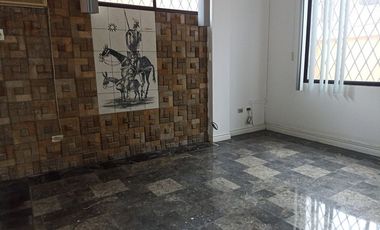 Alquiler de Casa 6 dormitorios, piscina, garaje en Kennedy Norte