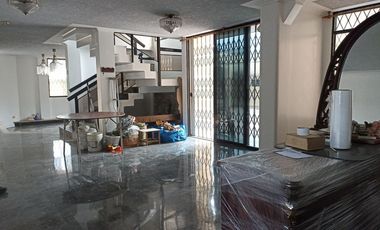 Alquiler de Casa 6 dormitorios, piscina, garaje en Kennedy Norte