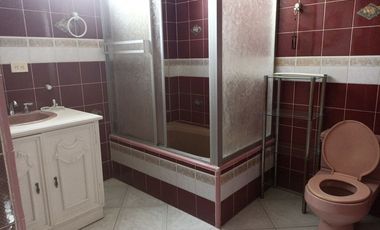 Alquiler de Casa 6 dormitorios, piscina, garaje en Kennedy Norte