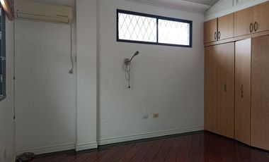 Alquiler de Casa 6 dormitorios, piscina, garaje en Kennedy Norte