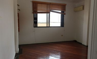 Alquiler de Casa 6 dormitorios, piscina, garaje en Kennedy Norte