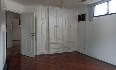 Alquiler de Casa 6 dormitorios, piscina, garaje en Kennedy Norte