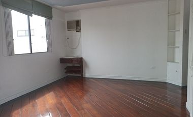 Alquiler de Casa 6 dormitorios, piscina, garaje en Kennedy Norte