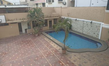 Alquiler de Casa 6 dormitorios, piscina, garaje en Kennedy Norte