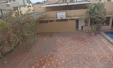 Alquiler de Casa 6 dormitorios, piscina, garaje en Kennedy Norte