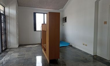 Alquiler de Casa 6 dormitorios, piscina, garaje en Kennedy Norte