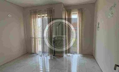 Rumah 2 Lantai Di Kota Baru Parahyangan