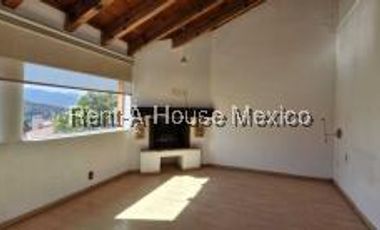 Casa moderno en venta en Cuajimalpa con Terraza y Jardín