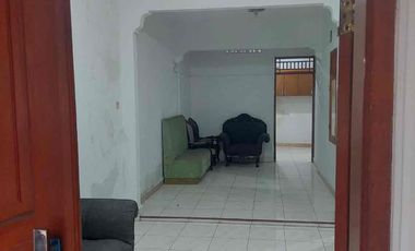 Disewakan rumah pinggir jalan di komplek larangan indah