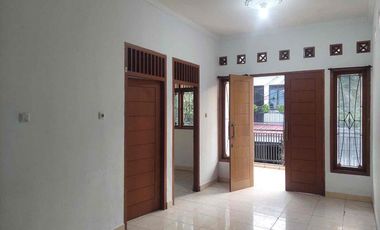 Disewakan rumah pinggir jalan di komplek larangan indah