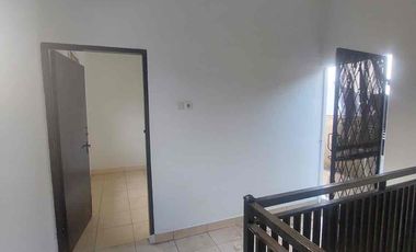 disewakan rumah pinggir jalan di larangan