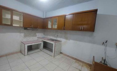 disewakan rumah pinggir jalan di larangan