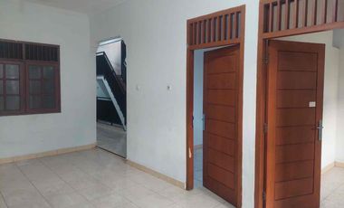 disewakan rumah pinggir jalan di larangan