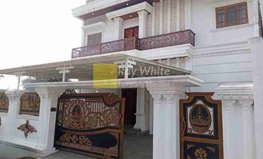 rumah kamar 7 ada kolam renang