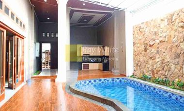 rumah kamar 7 ada kolam renang