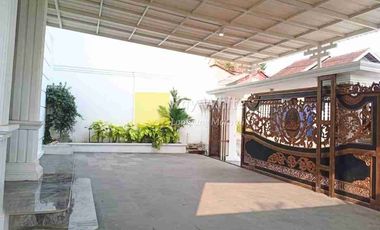 rumah kamar 7 ada kolam renang