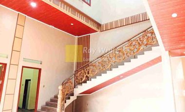 rumah kamar 7 ada kolam renang