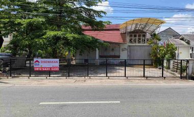 Disewakan rumah 1.5 lantai pinggi jalan Paris 2 hook Jl. Sejahtera