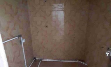 Disewakan rumah 1.5 lantai pinggi jalan Paris 2 hook Jl. Sejahtera