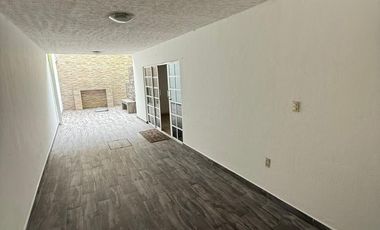 Se Vende Impecable y Moderna Casa Ubicadisima en Const de 1917 Iztapalapa