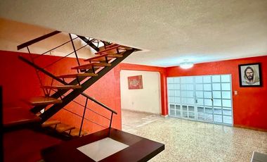 Se Vende Impecable y Moderna Casa Ubicadisima en Const de 1917 Iztapalapa