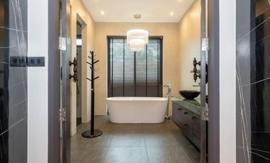 🏡 Modern 3+1 Bedroom Pool Villa – Phuket