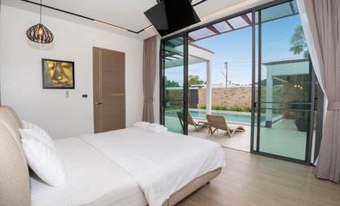 🏡 Modern 3+1 Bedroom Pool Villa – Phuket