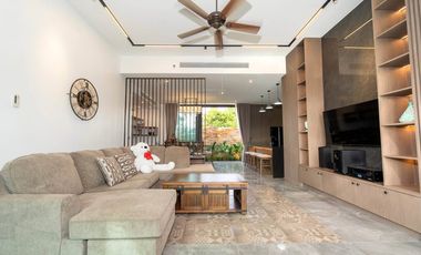 🏡 Modern 3+1 Bedroom Pool Villa – Phuket